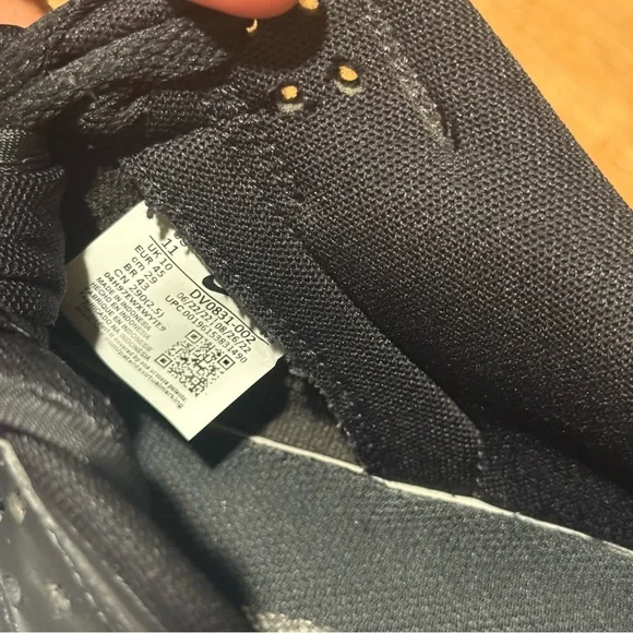 Nike Men's Black and White Low-Top Sneakers - Picture 8 of 8